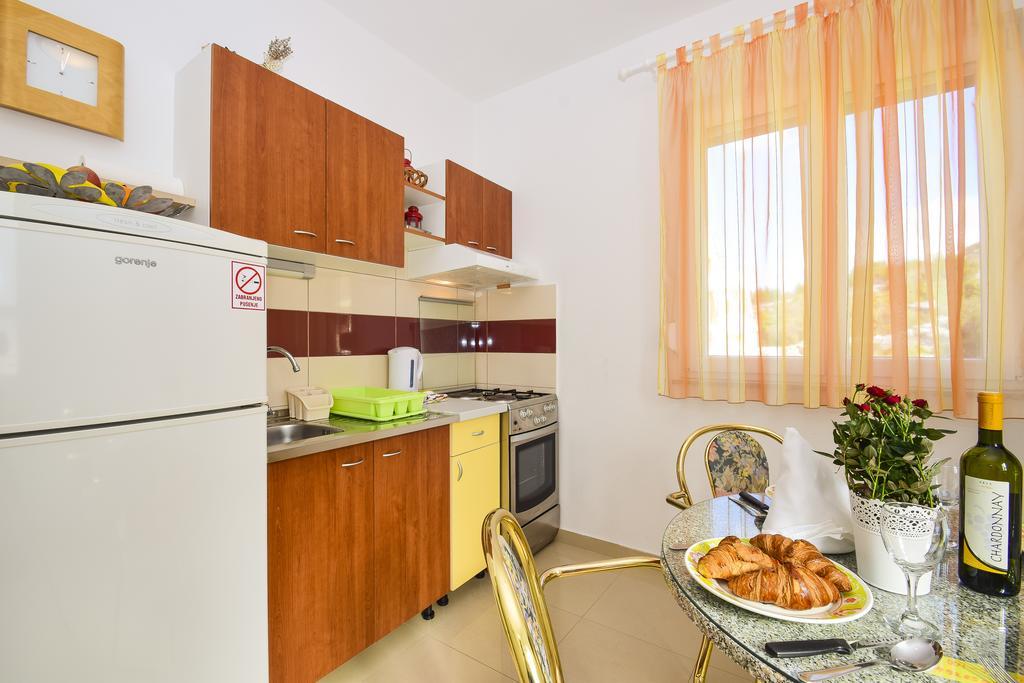 Amadrian Apartments Šibenik Rum bild